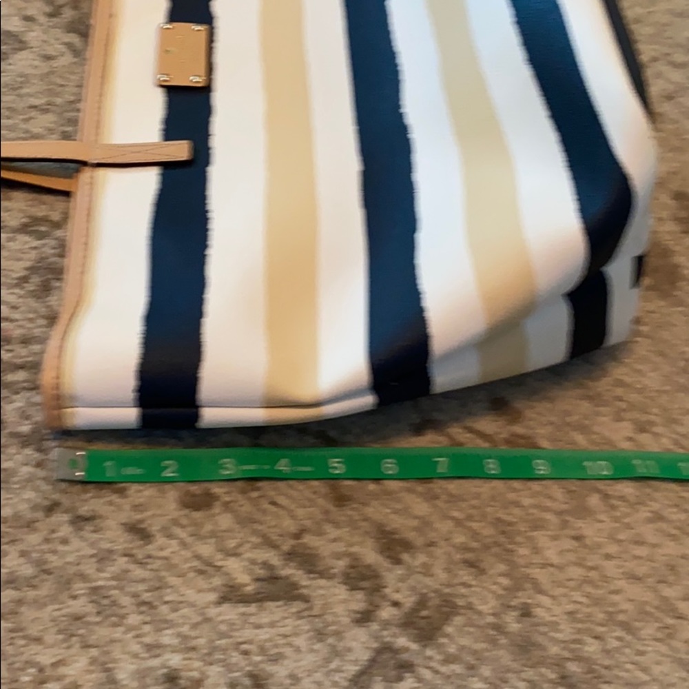 Kate Spade Bondi Road Medium Harmony Purse - Picture 8 of 9